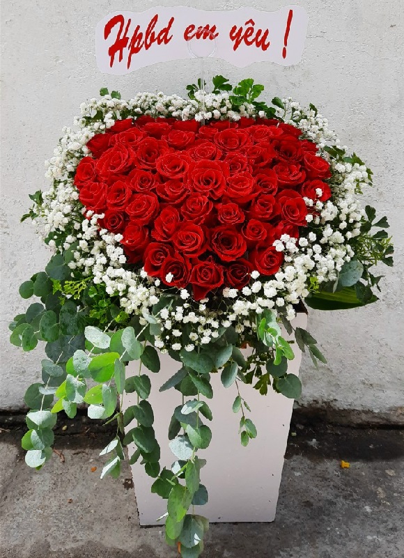 Hoa hồng trắng và các loại hoa khác